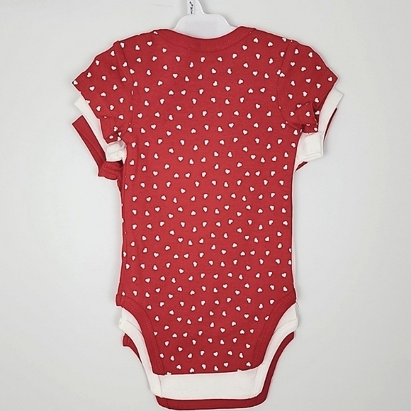 Rae Dunn Baby 3 Onesies Large Letters Red White Print 100% Cotton Size 6-9M - Picture 2 of 8